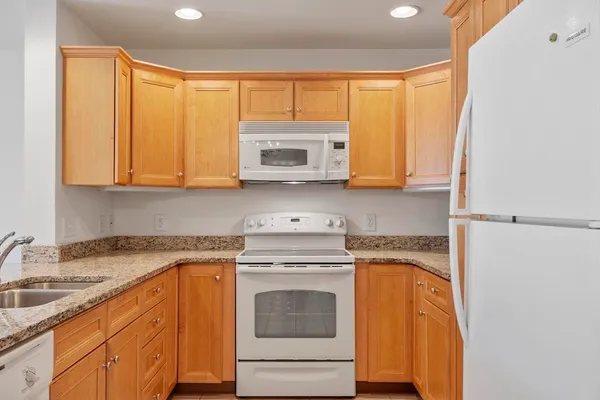 $442,900 | 1117 Emerald Court, Unit 1117, Tewksbury, MA 01876