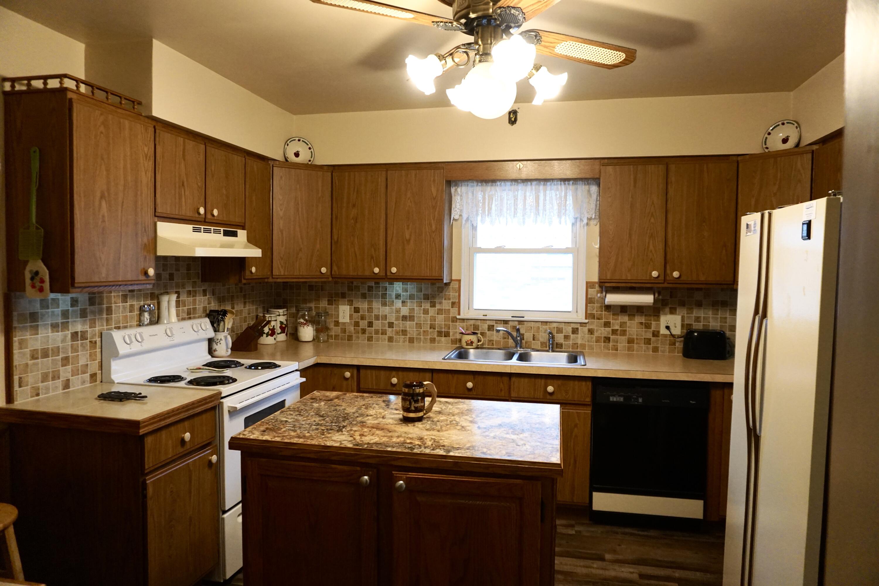2009 Ruddiman Drive North Muskegon, MI 49445 - Photo 8 of 31 fullsizeoutput_15dd