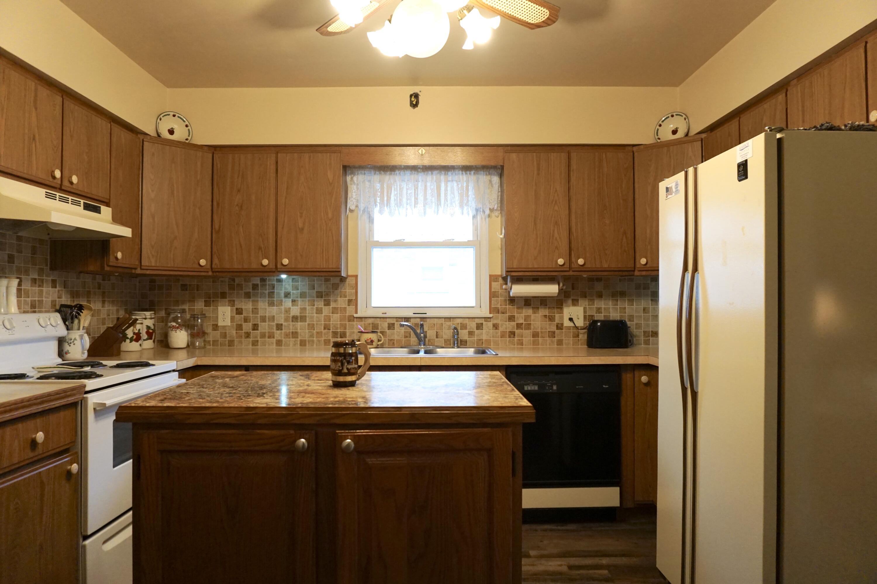 2009 Ruddiman Drive North Muskegon, MI 49445 - Photo 10 of 31 fullsizeoutput_15df