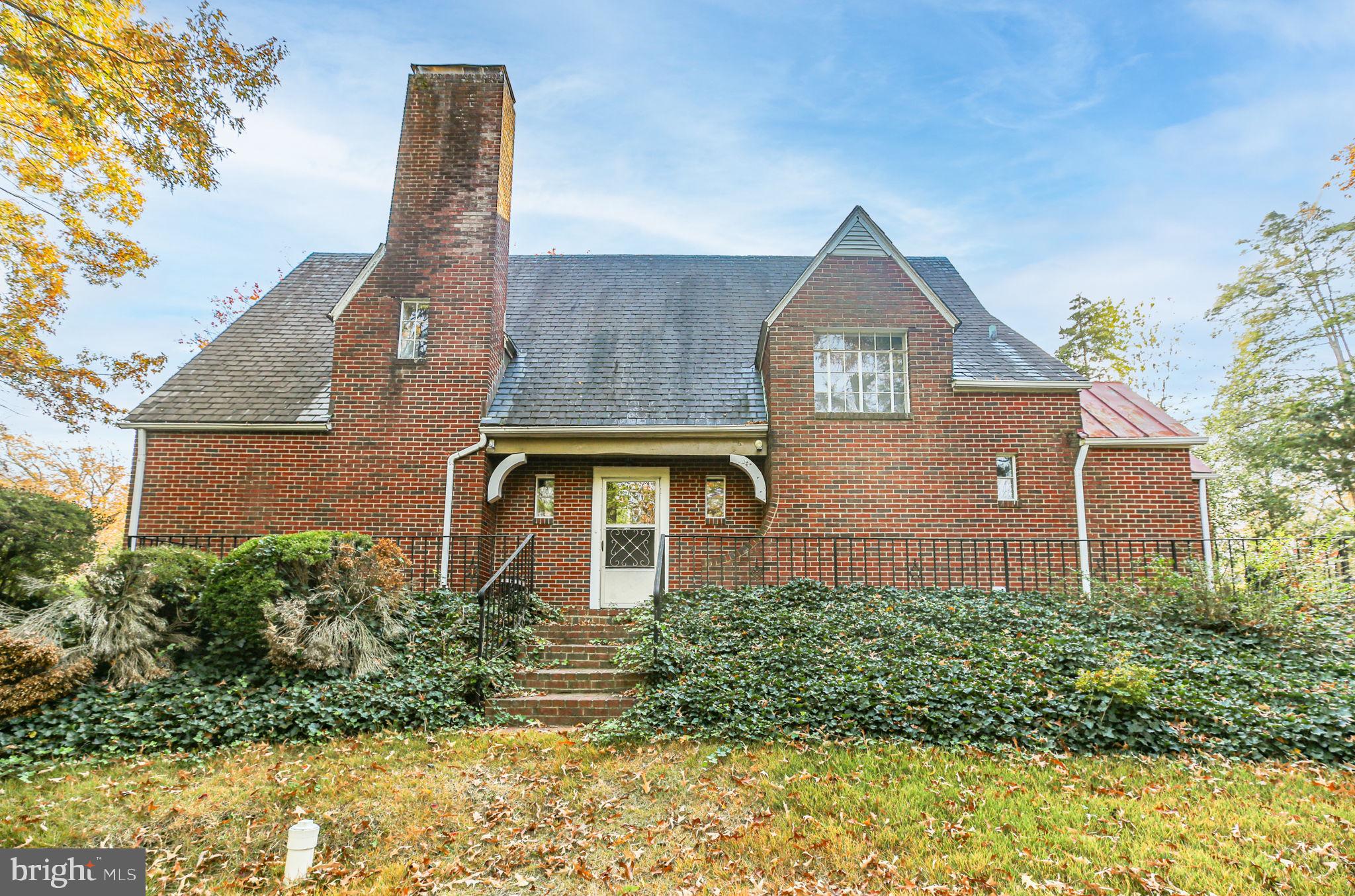 1717 Highland Road Fredericksburg, VA 22401 - Photo 34 of 40 front view of a house with a yard