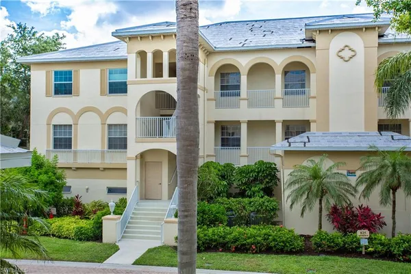 $10,000 | 825 Bentwater Circle, Unit 101, Naples, FL 34108