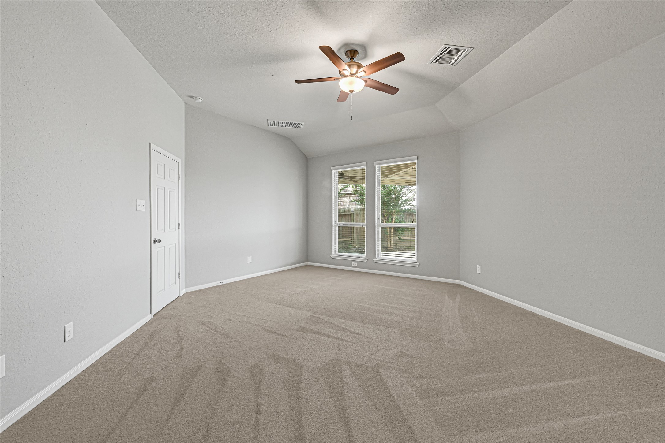 5331 Seabird Street Baytown, TX 77521 - Photo 22 of 38 an empty room with ceiling fan and window