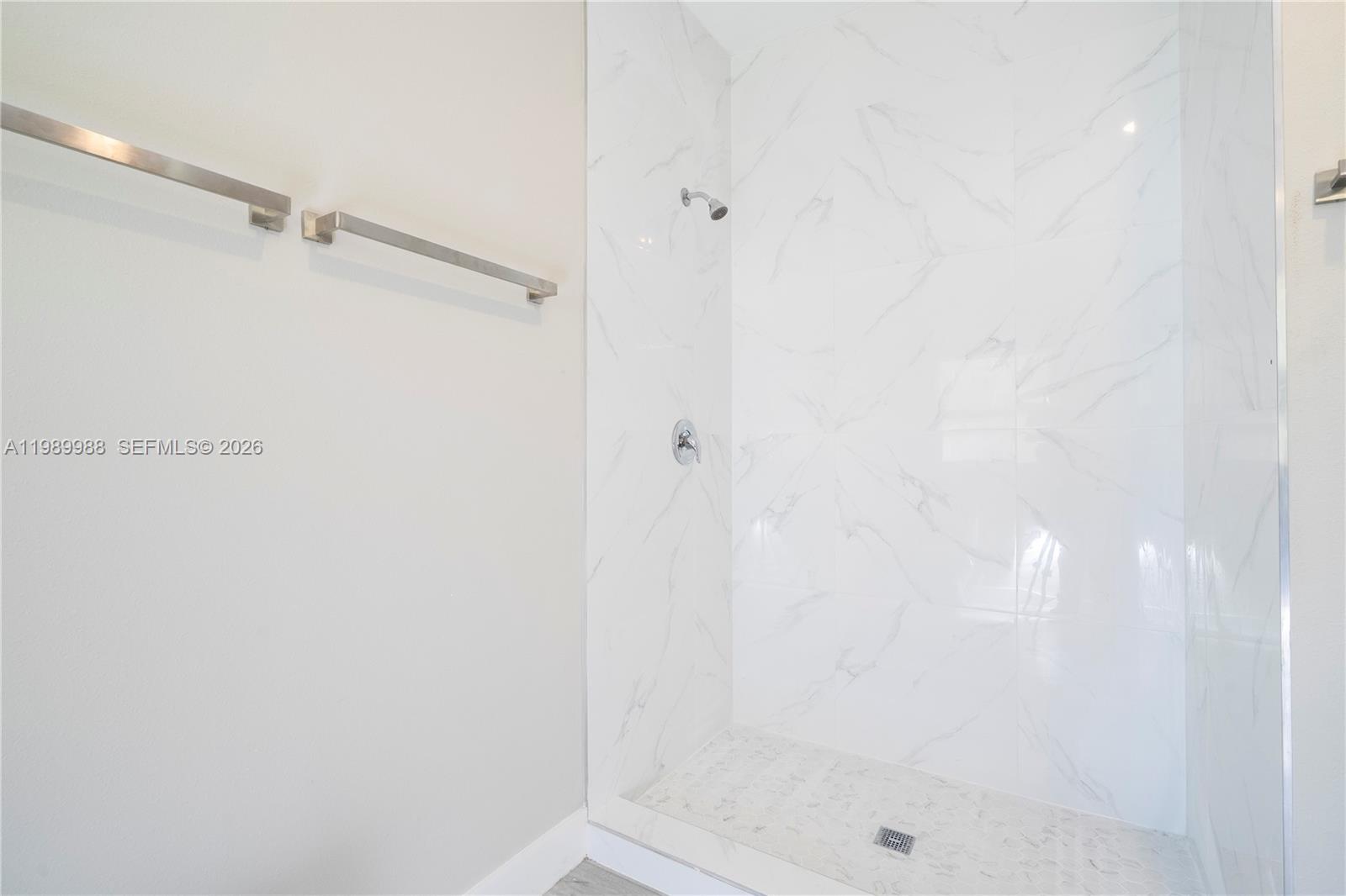 7916 Granada Road Sebring, FL 33876 - Photo 37 of 60 a bathroom with a shower