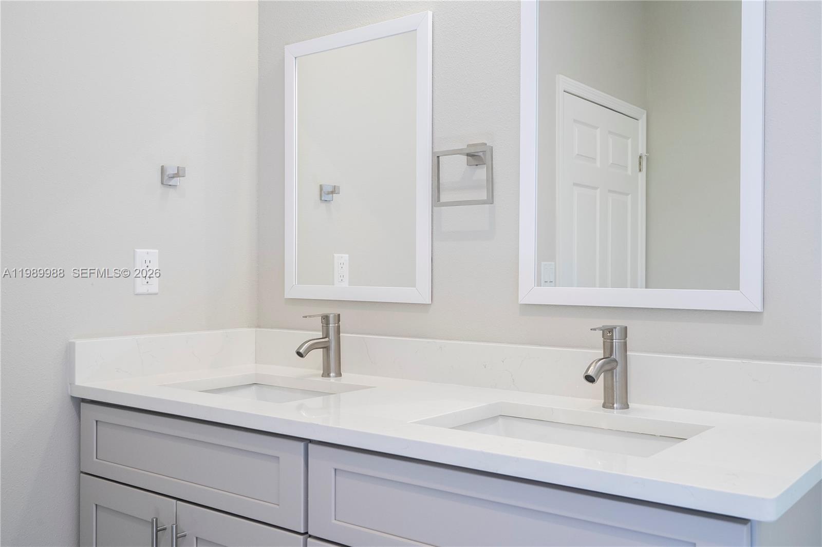 7916 Granada Road Sebring, FL 33876 - Photo 39 of 60 a bathroom with a sink and a mirror