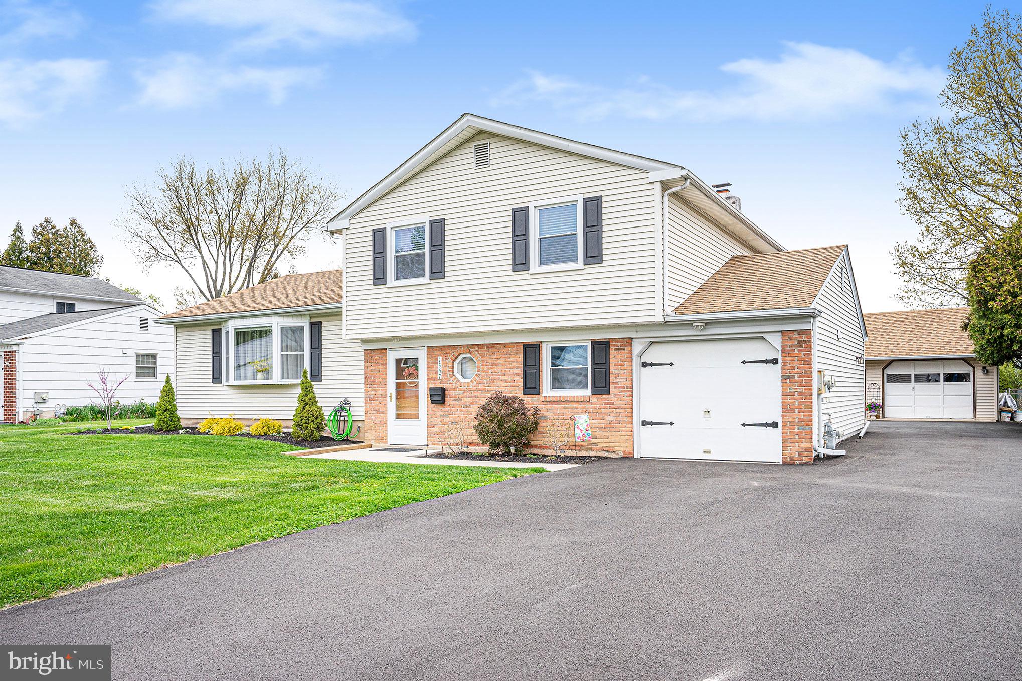 1567 Deer Run Road Warminster, PA 18974 - Photo 3 of 32 Gallery Image 3