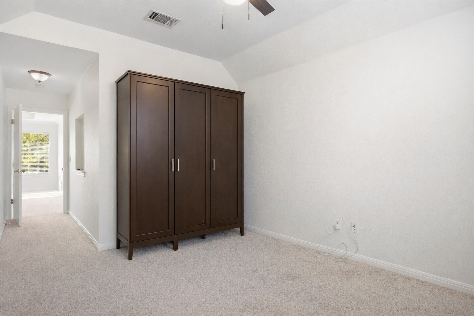 9400 Savannah Ridge Drive Austin, TX 78726 - Photo 29 of 35 an empty room with closet area