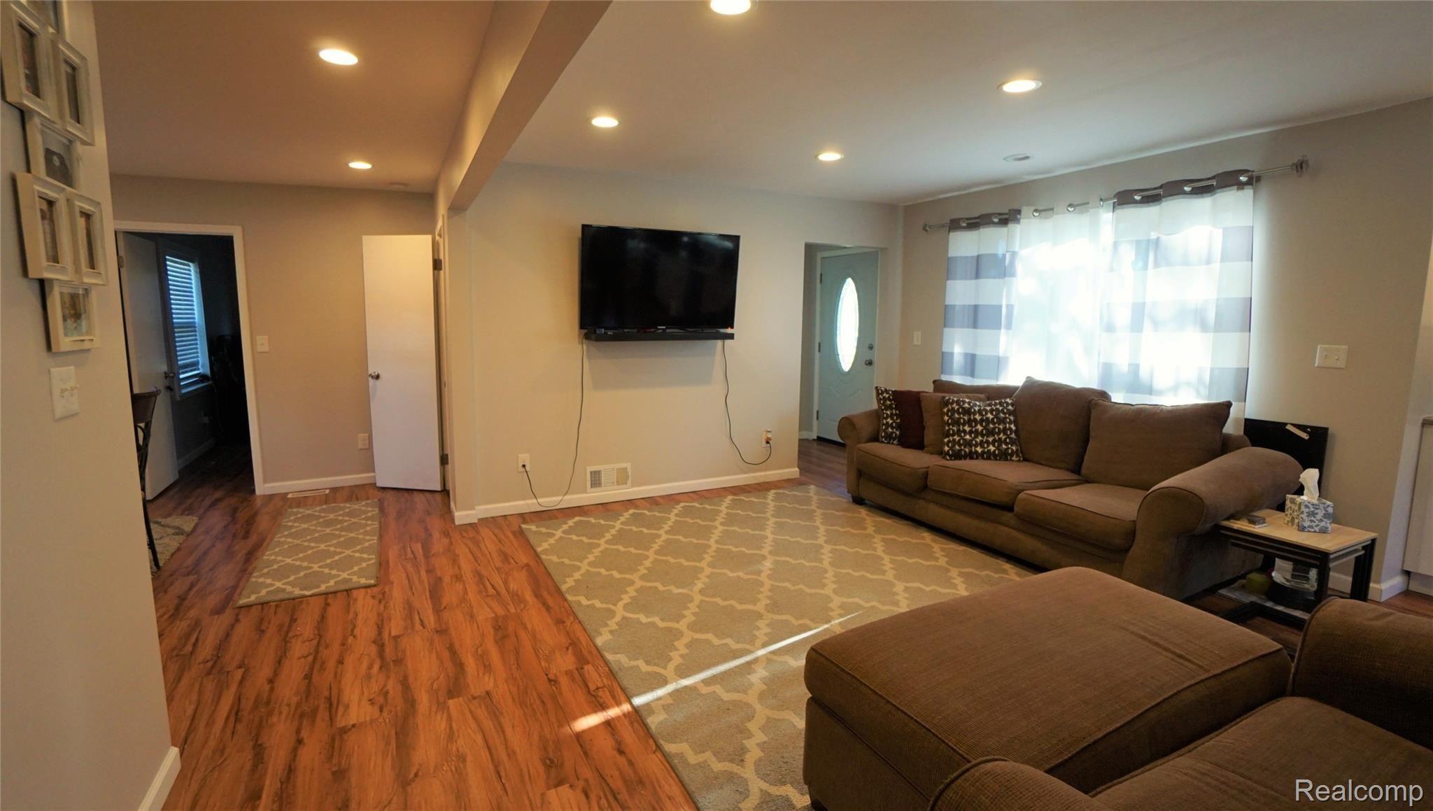 29650 Five Mile Road Livonia, MI 48154 - Photo 17 of 34 DSC05055.JPG