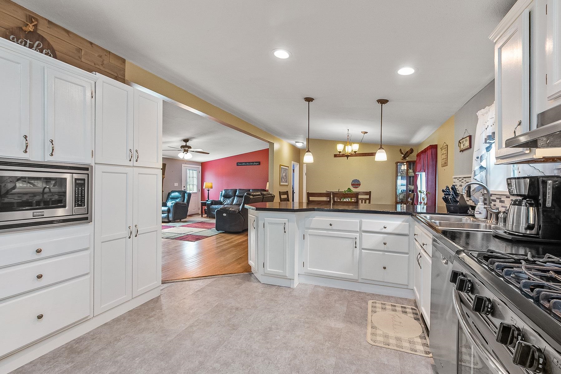 113 Pleasant Street Epping, NH 03042 - Photo 15 of 40