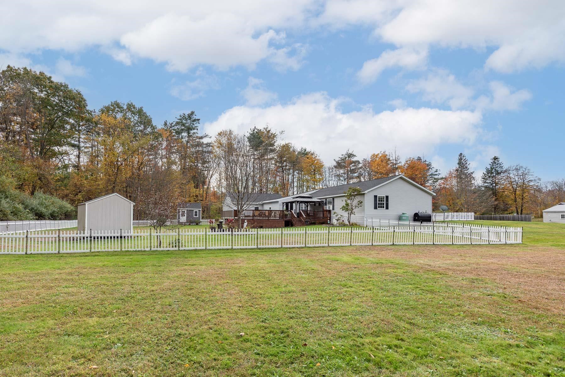 113 Pleasant Street Epping, NH 03042 - Photo 3 of 40