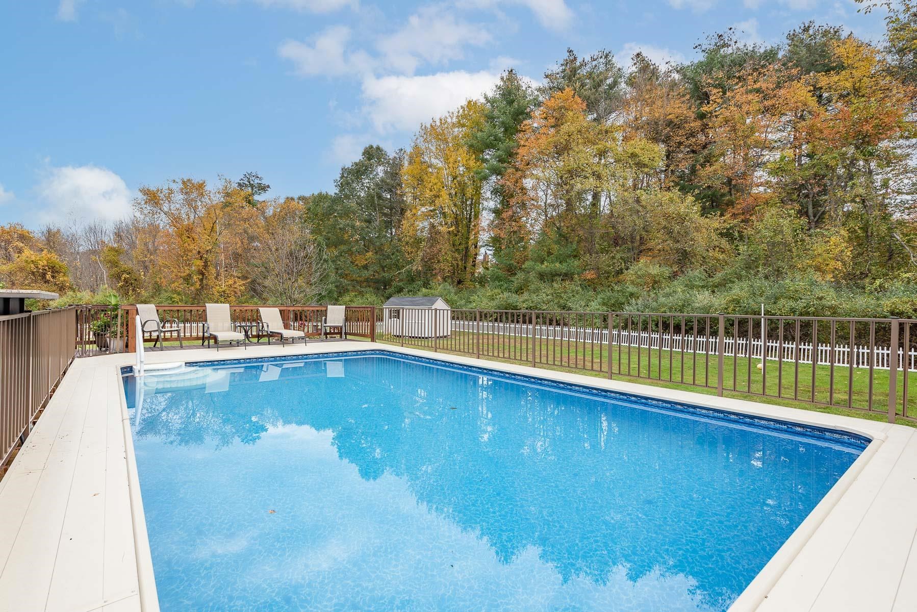 113 Pleasant Street Epping, NH 03042 - Photo 4 of 40