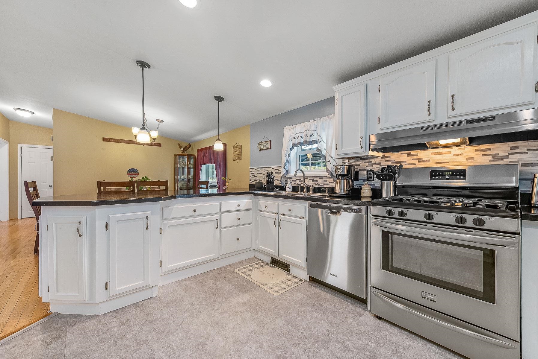 113 Pleasant Street Epping, NH 03042 - Photo 10 of 40