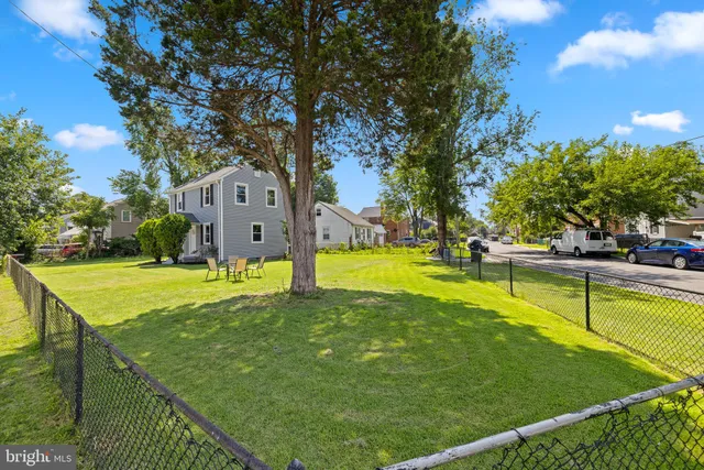 a view of a house with swimming pool and yard