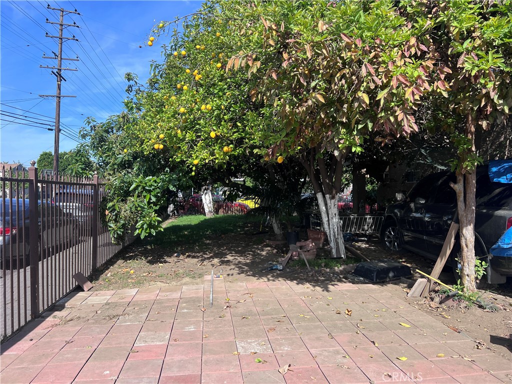 702 North Burris Avenue Compton, CA 90221 - Photo 11 of 17