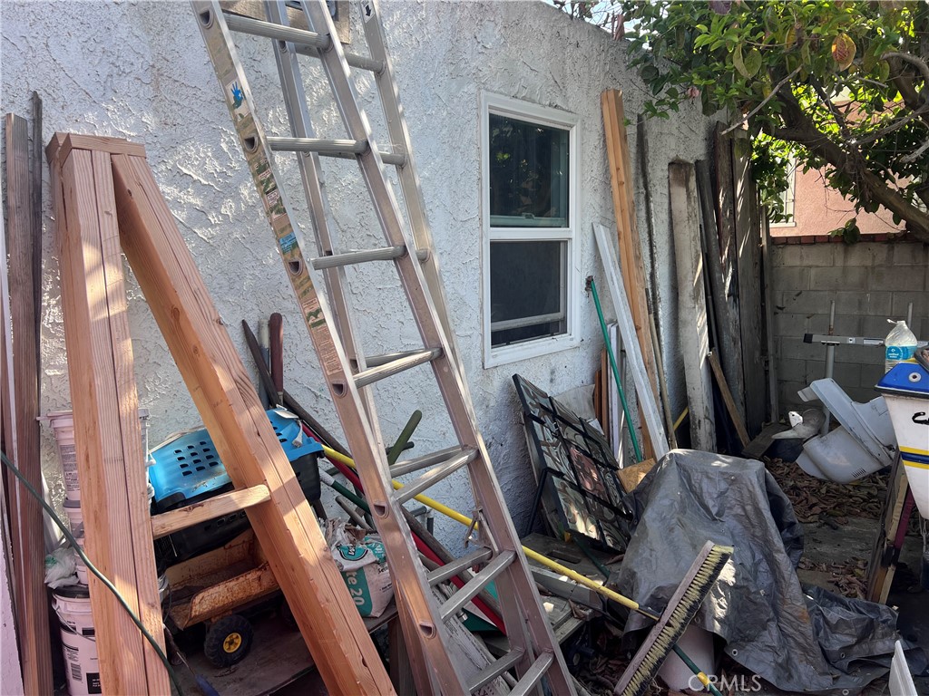 702 North Burris Avenue Compton, CA 90221 - Photo 13 of 17