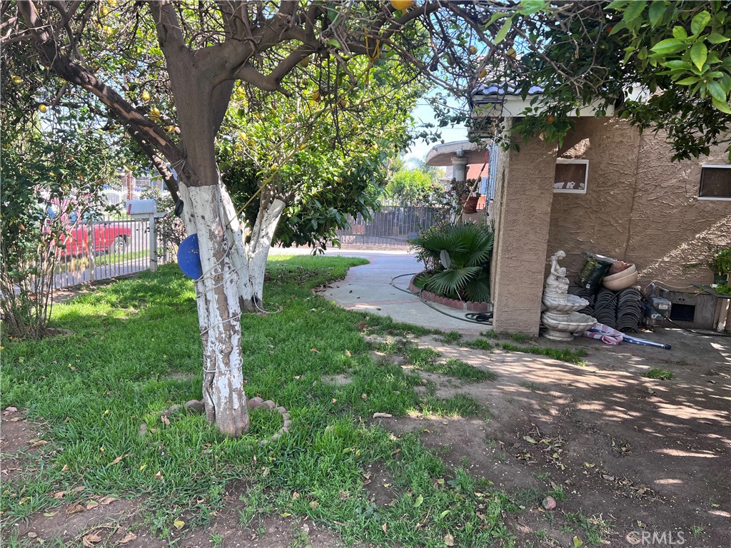 702 North Burris Avenue Compton, CA 90221 - Photo 3 of 17