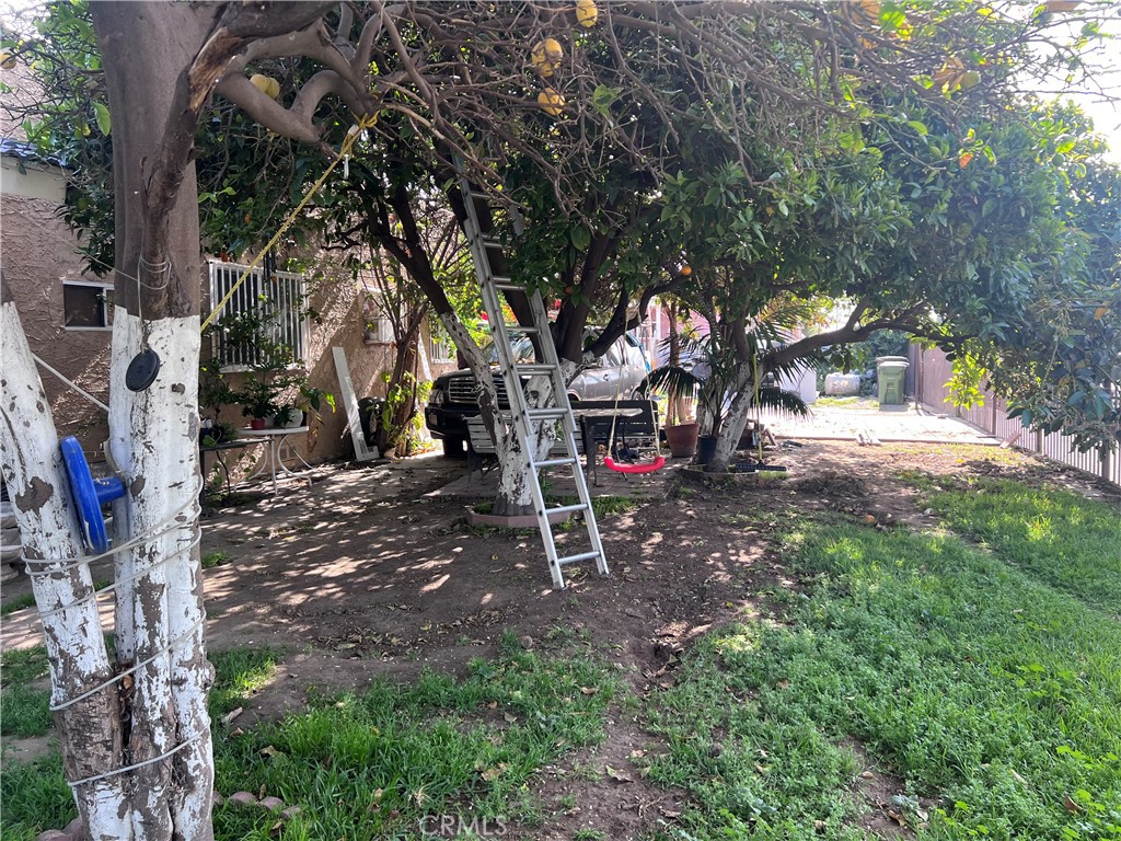 702 North Burris Avenue Compton, CA 90221 - Photo 4 of 17