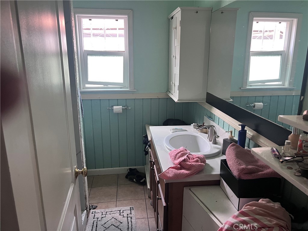 702 North Burris Avenue Compton, CA 90221 - Photo 8 of 17