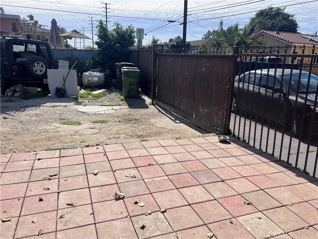 702 North Burris Avenue Compton, CA 90221 - Photo 9 of 17