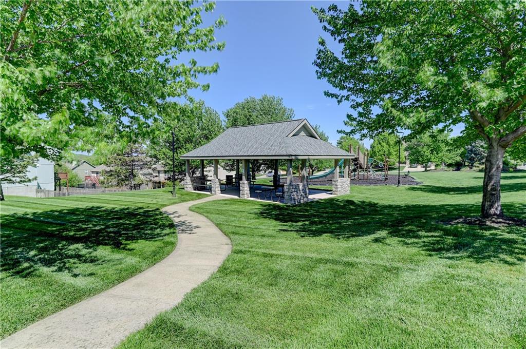 4523 Edgehill Street Leavenworth, KS 66048 - Photo 3 of 50