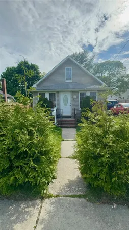 $549,500 | 519 Sweezy Avenue, Riverhead, NY 11901
