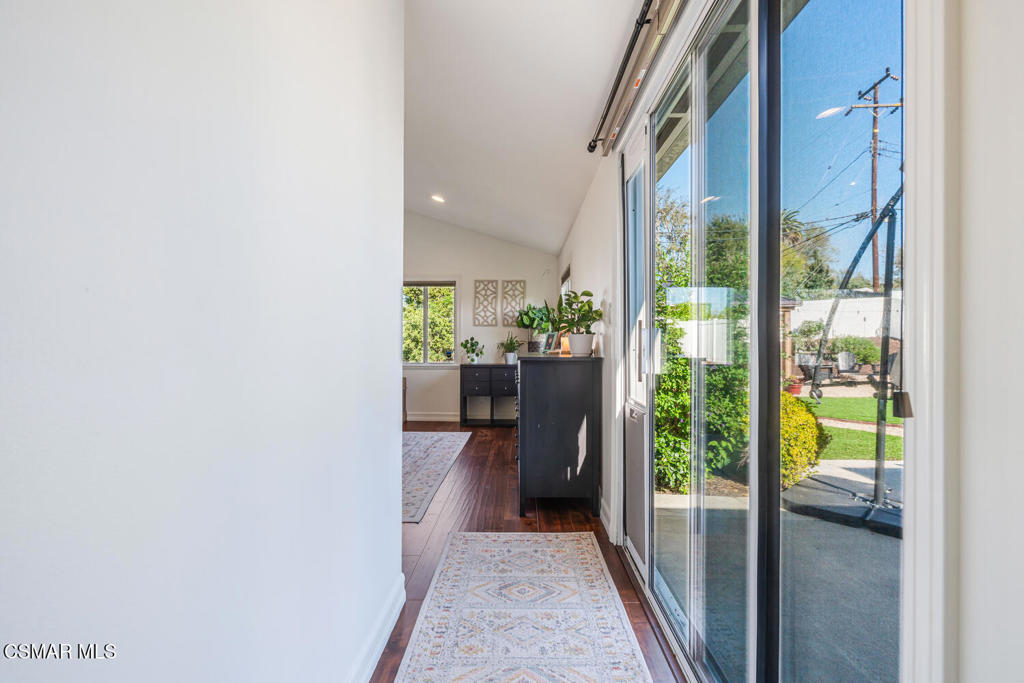 807 Briarcliff Road Thousand Oaks, CA 91360 - Photo 13 of 28 a view of a hallway and a livingroom with furniture