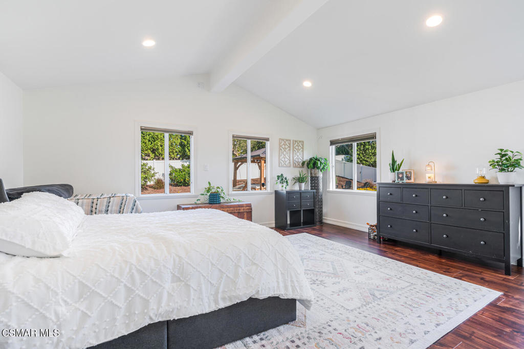 807 Briarcliff Road Thousand Oaks, CA 91360 - Photo 15 of 28 a spacious bedroom with a large bed and a dresser