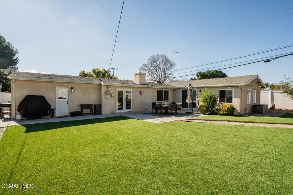 807 Briarcliff Road Thousand Oaks, CA 91360 - Photo 26 of 28 a view of a house with swimming pool and a chairs