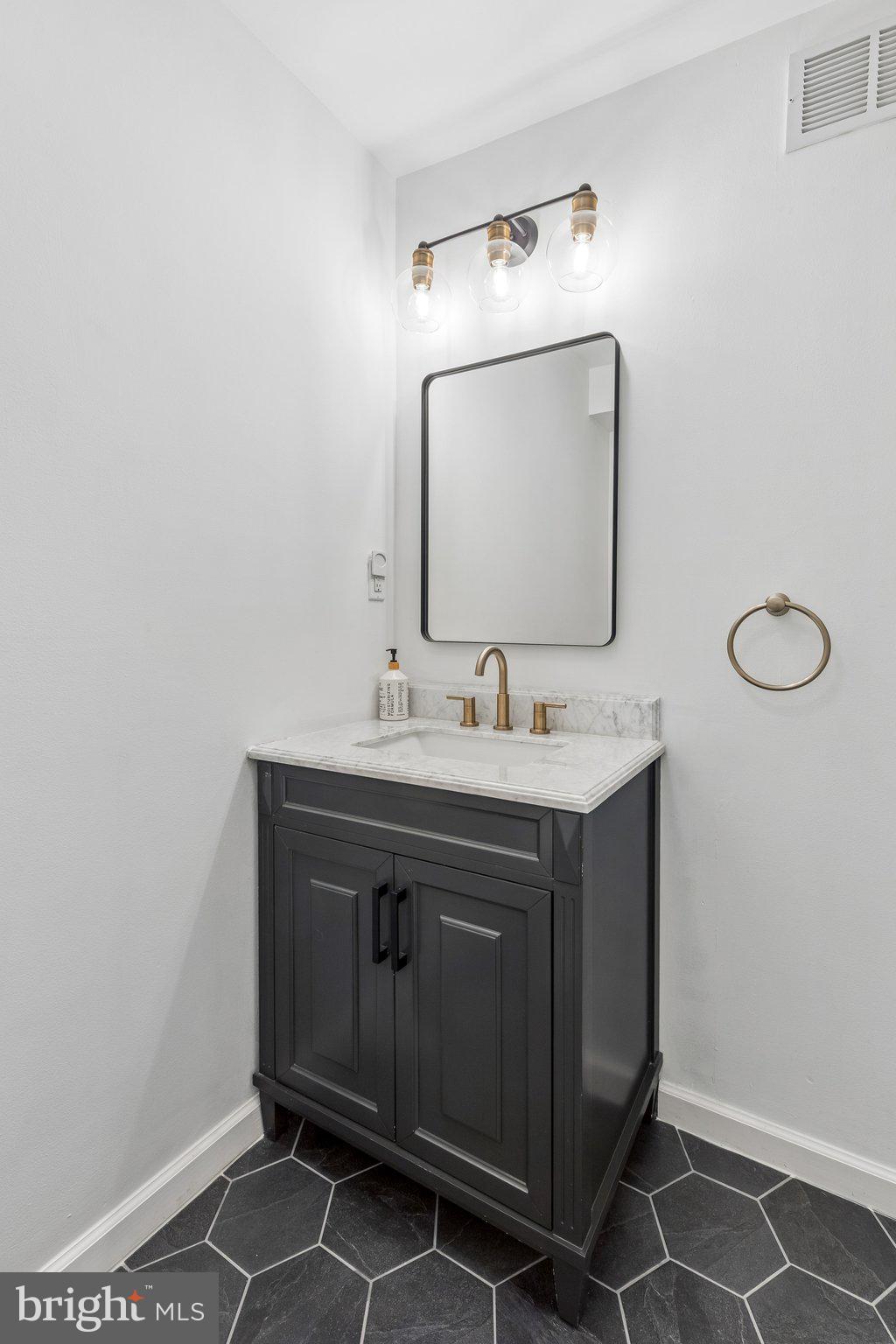 1002 South Chadwick Street Philadelphia, PA 19146 - Photo 15 of 21
