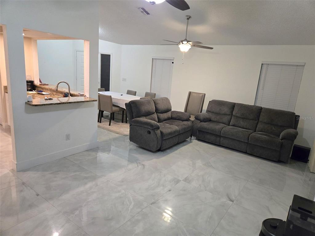2280 Springwood Circle West Clearwater, FL 33763 - Photo 5 of 25 a living room with furniture and a ceiling fan
