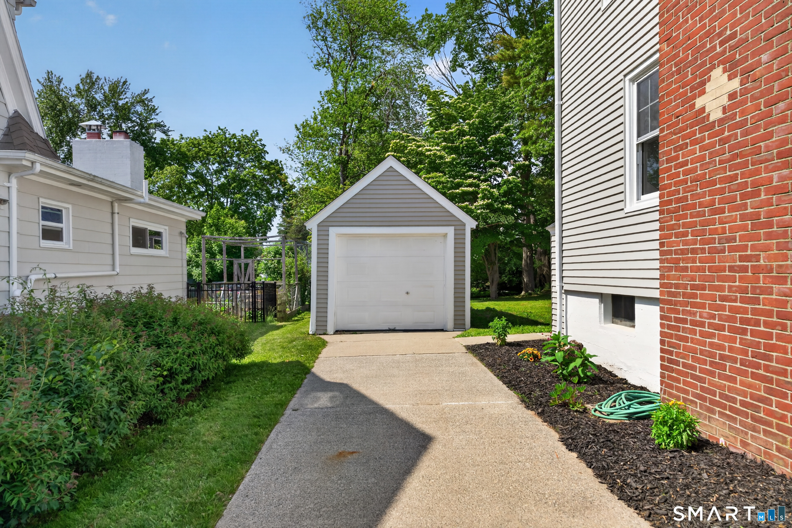 55 Woodlawn Road New London, CT 06320 - Photo 29 of 36