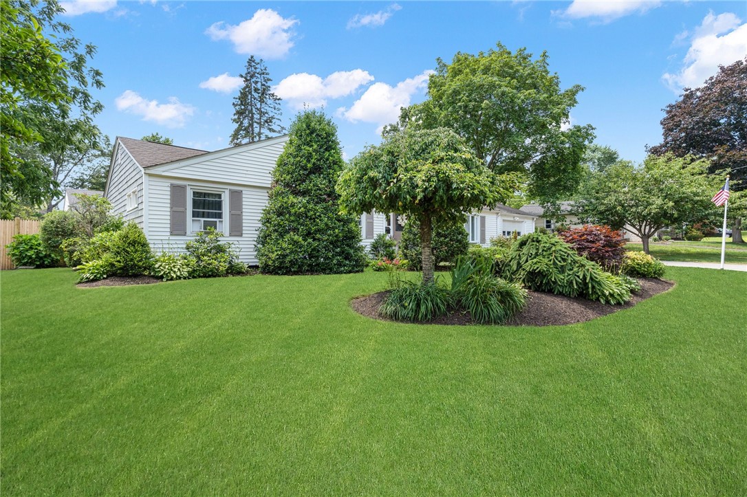 34 Flagg Avenue Warwick, RI 02886 - Photo 3 of 28