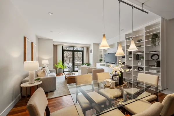 $1,565,000 | 2400 Beacon Street, Unit 102, Boston, MA 02467