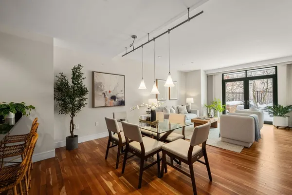 $1,565,000 | 2400 Beacon Street, Unit 102, Boston, MA 02467
