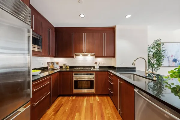 $1,565,000 | 2400 Beacon Street, Unit 102, Boston, MA 02467