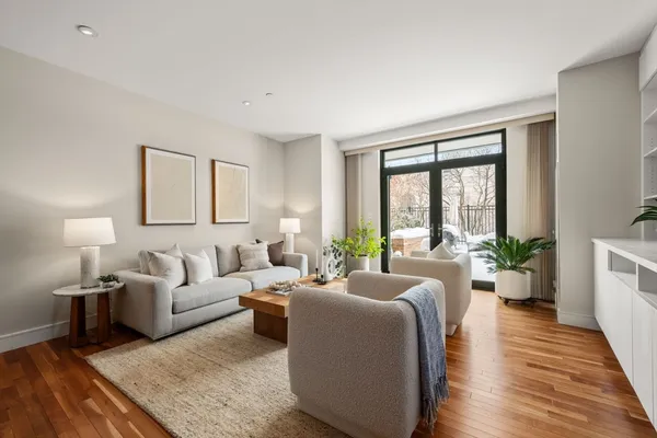 $1,565,000 | 2400 Beacon Street, Unit 102, Boston, MA 02467