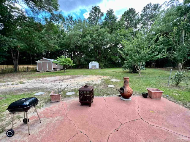 a view of a house with a backyard