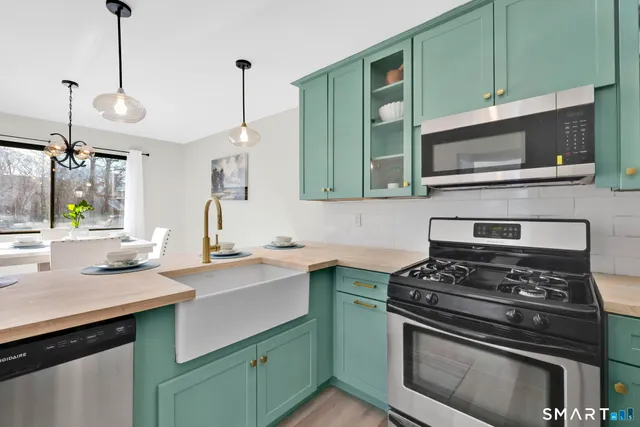 $274,900 | 273 Cottonwood Road, Unit 273, Newington, CT 06111