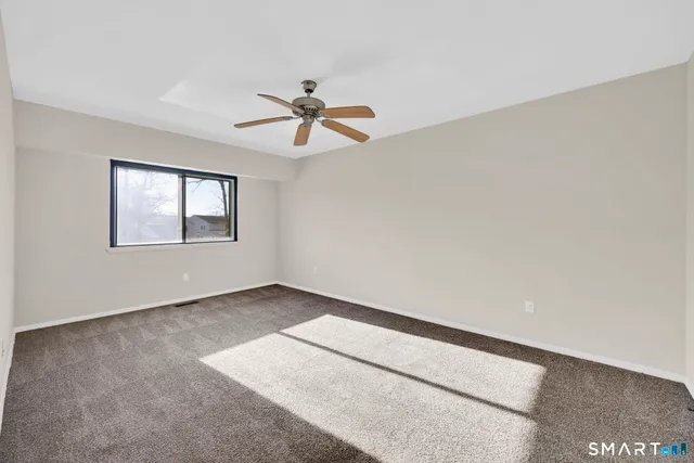 a view of empty room with window