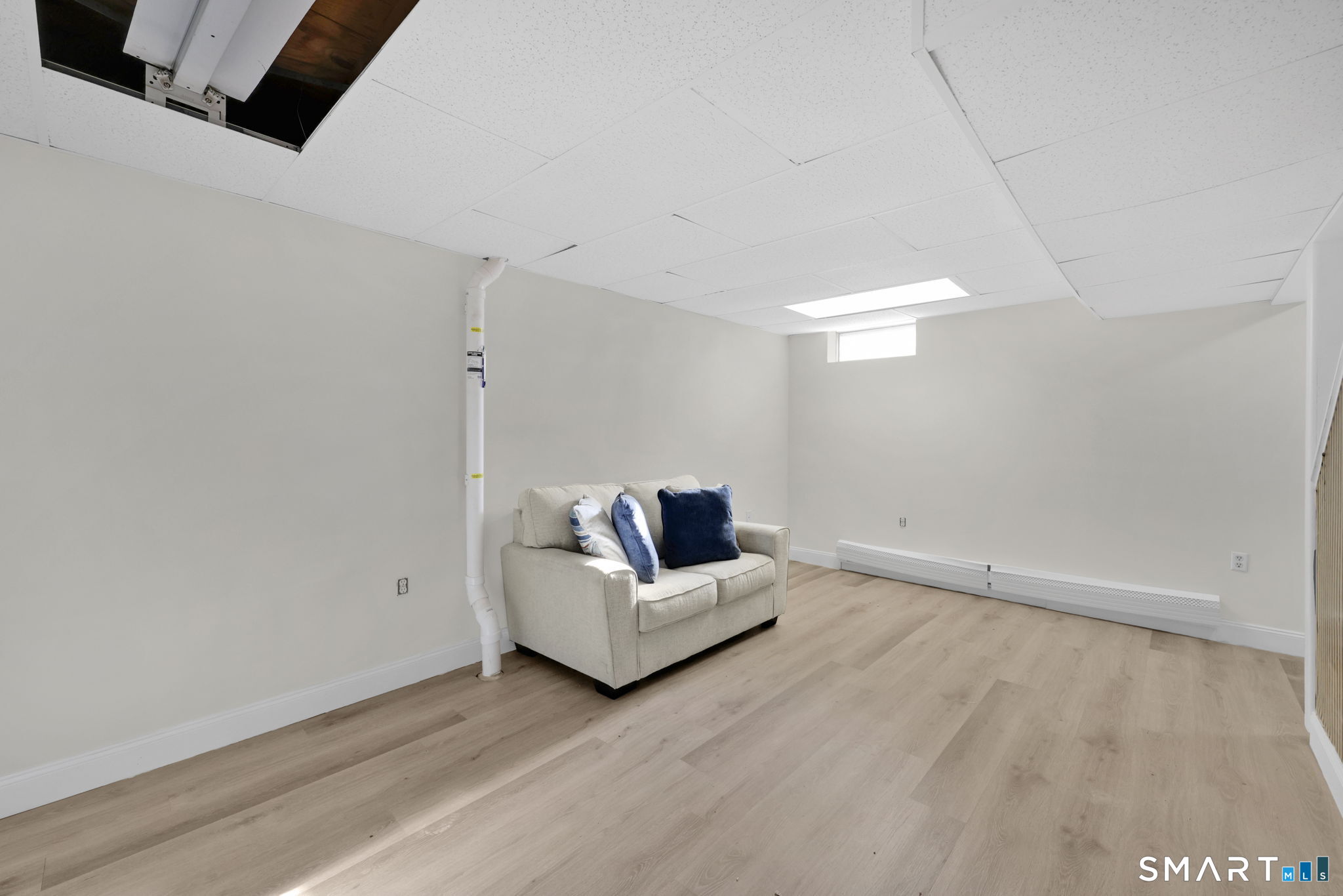 273 Cottonwood Road, Unit 273 Newington, CT 06111 - Photo 25 of 38 a living room with hard wood floors