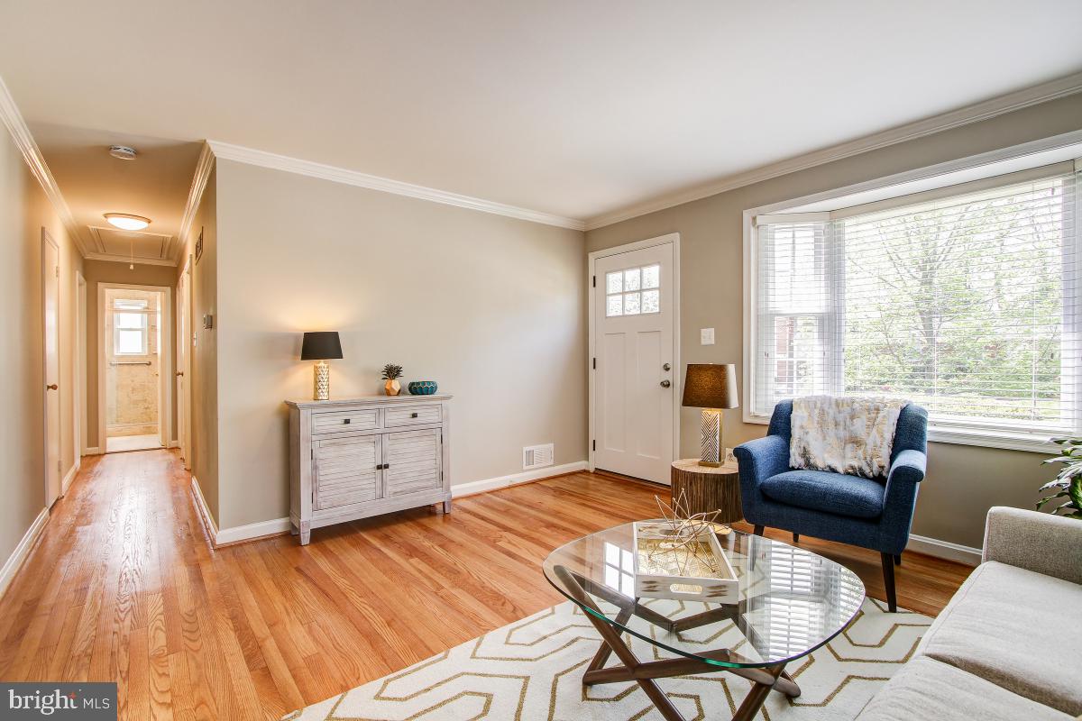 11803 Rocking Horse Road Rockville, MD 20852 - Photo 4 of 28 a living room with furniture and a wooden floor
