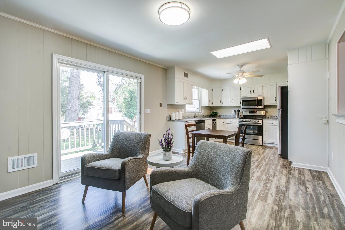 11803 Rocking Horse Road Rockville, MD 20852 - Photo 10 of 28 a living room with furniture and a window