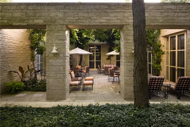 $5,993,000 | 5801 Oakwood Road, Mission Hills, KS 66208