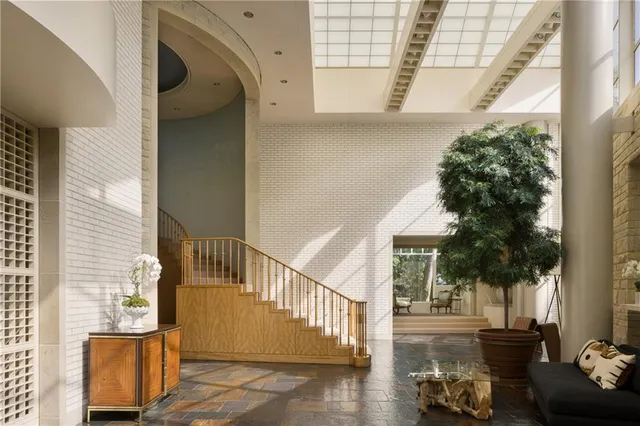 $5,993,000 | 5801 Oakwood Road, Mission Hills, KS 66208