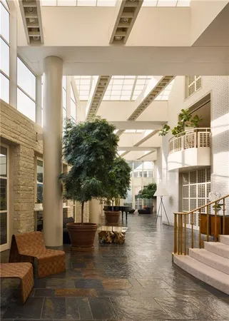 $5,993,000 | 5801 Oakwood Road, Mission Hills, KS 66208