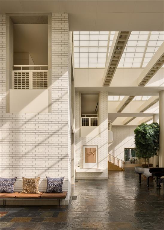 5801 Oakwood Road Mission Hills, KS 66208 - Photo 18 of 40