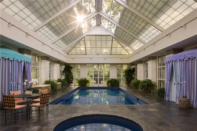 $5,993,000 | 5801 Oakwood Road, Mission Hills, KS 66208