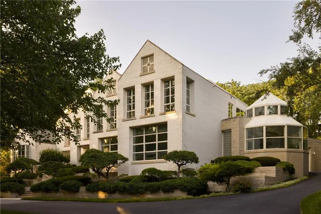 $5,993,000 | 5801 Oakwood Road, Mission Hills, KS 66208