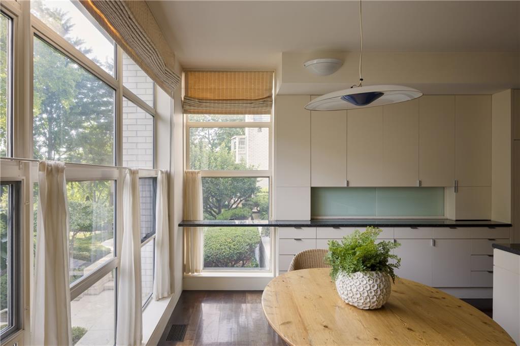 5801 Oakwood Road Mission Hills, KS 66208 - Photo 24 of 40