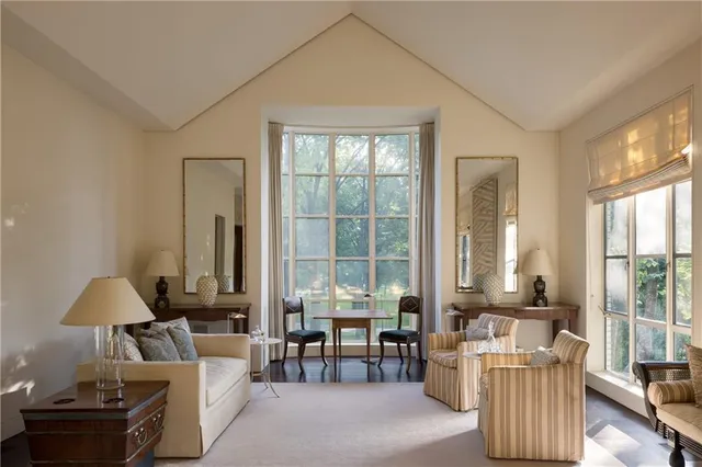 $5,993,000 | 5801 Oakwood Road, Mission Hills, KS 66208