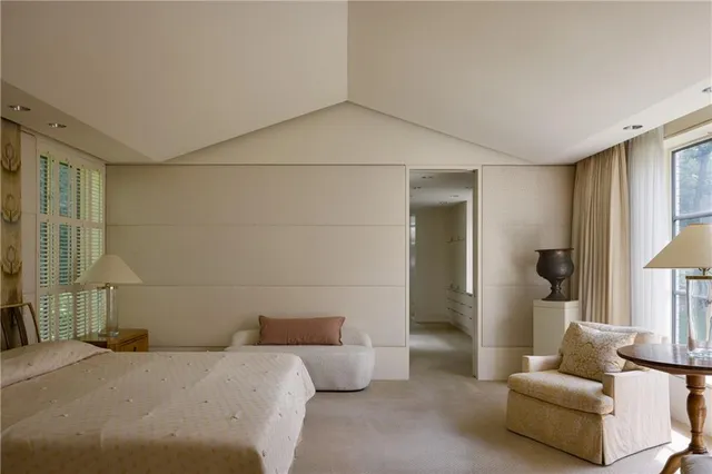 $5,993,000 | 5801 Oakwood Road, Mission Hills, KS 66208